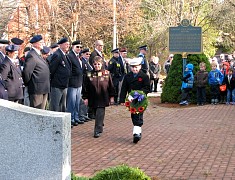 2015
												11 11 Cenotaph, Lion's Head (28a).JPG
